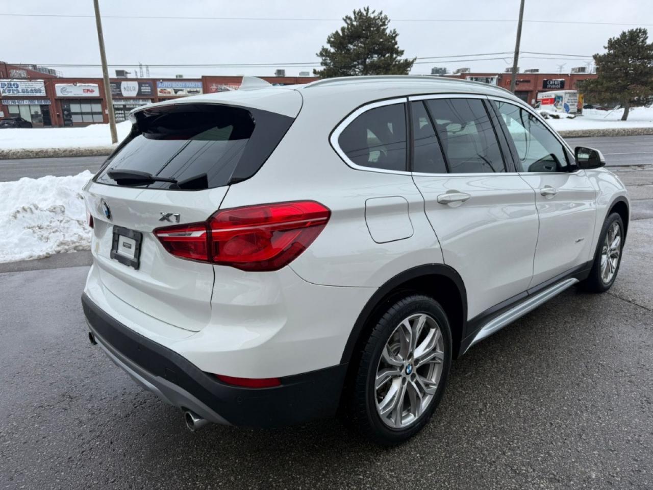 2018 BMW X1 XDRIVE28I/ CLEAN CARFAX/ AWD/ REAR CAM/ SUNROOF - Photo #6