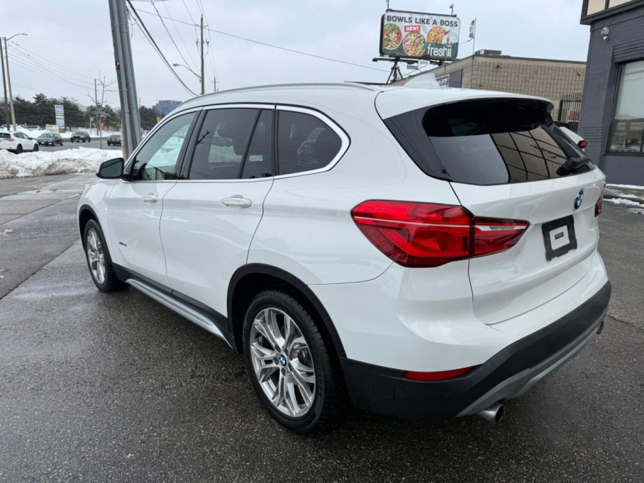 2018 BMW X1 XDRIVE28I/ CLEAN CARFAX/ AWD/ REAR CAM/ SUNROOF - Photo #8
