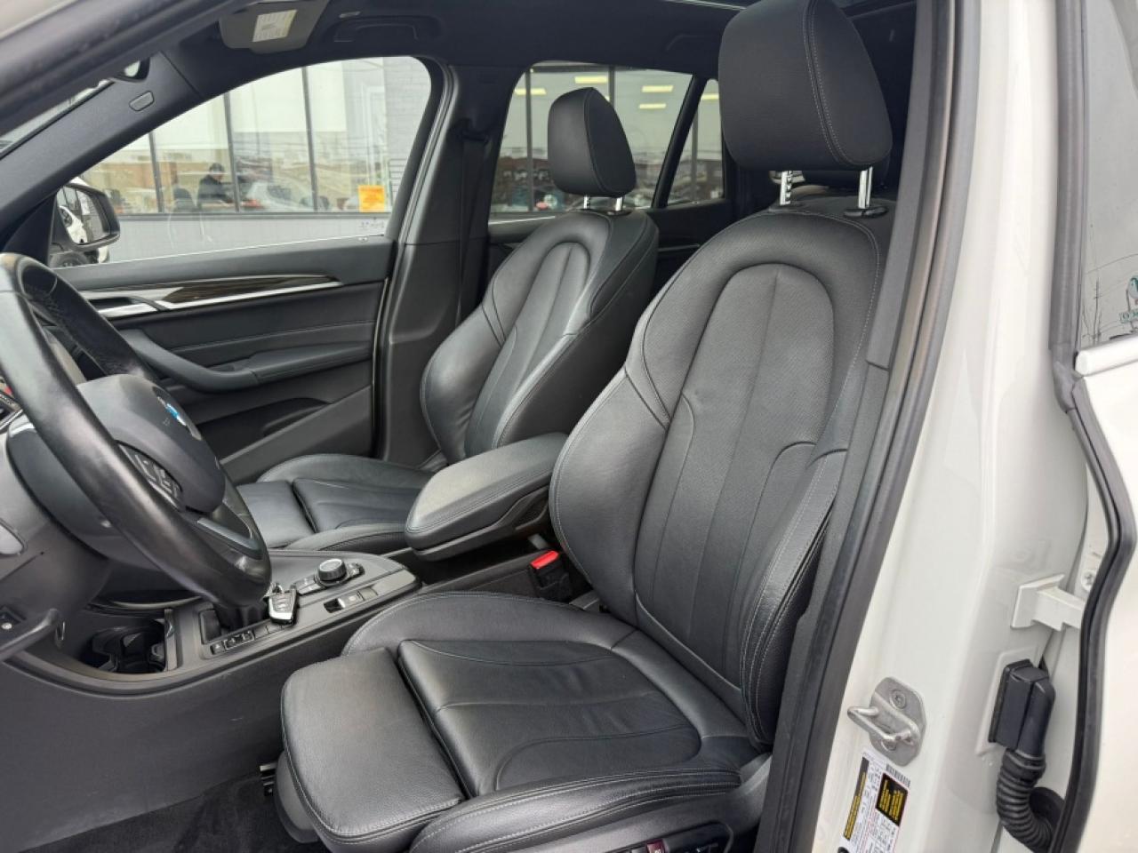 2018 BMW X1 XDRIVE28I/ CLEAN CARFAX/ AWD/ REAR CAM/ SUNROOF - Photo #11