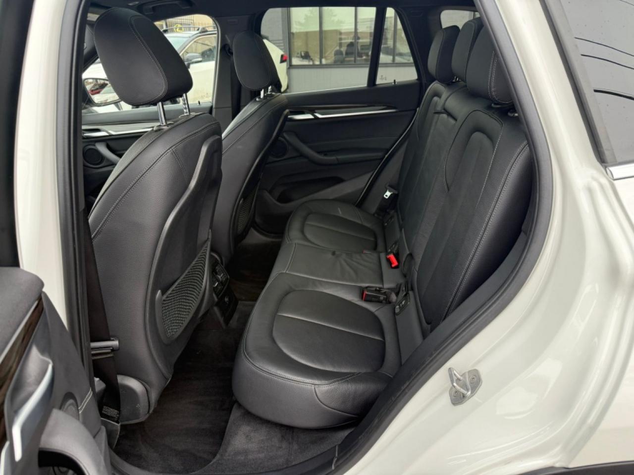 2018 BMW X1 XDRIVE28I/ CLEAN CARFAX/ AWD/ REAR CAM/ SUNROOF - Photo #18