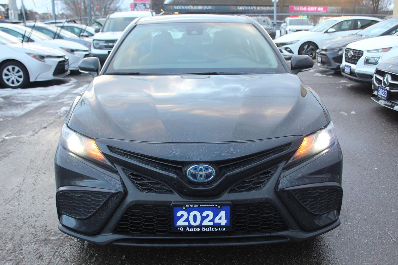 2024 Toyota Camry HYBRID SE Photo