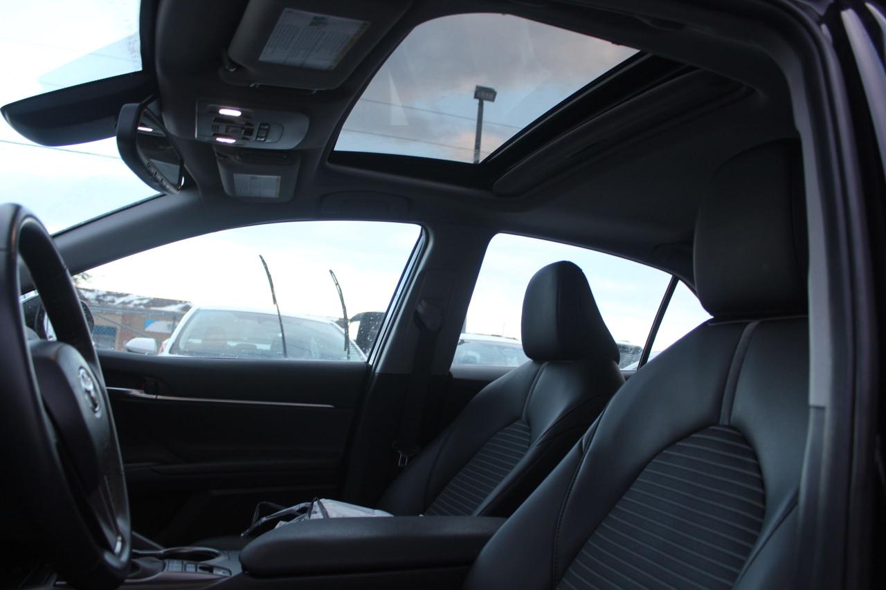 2024 Toyota Camry HYBRID SE Photo