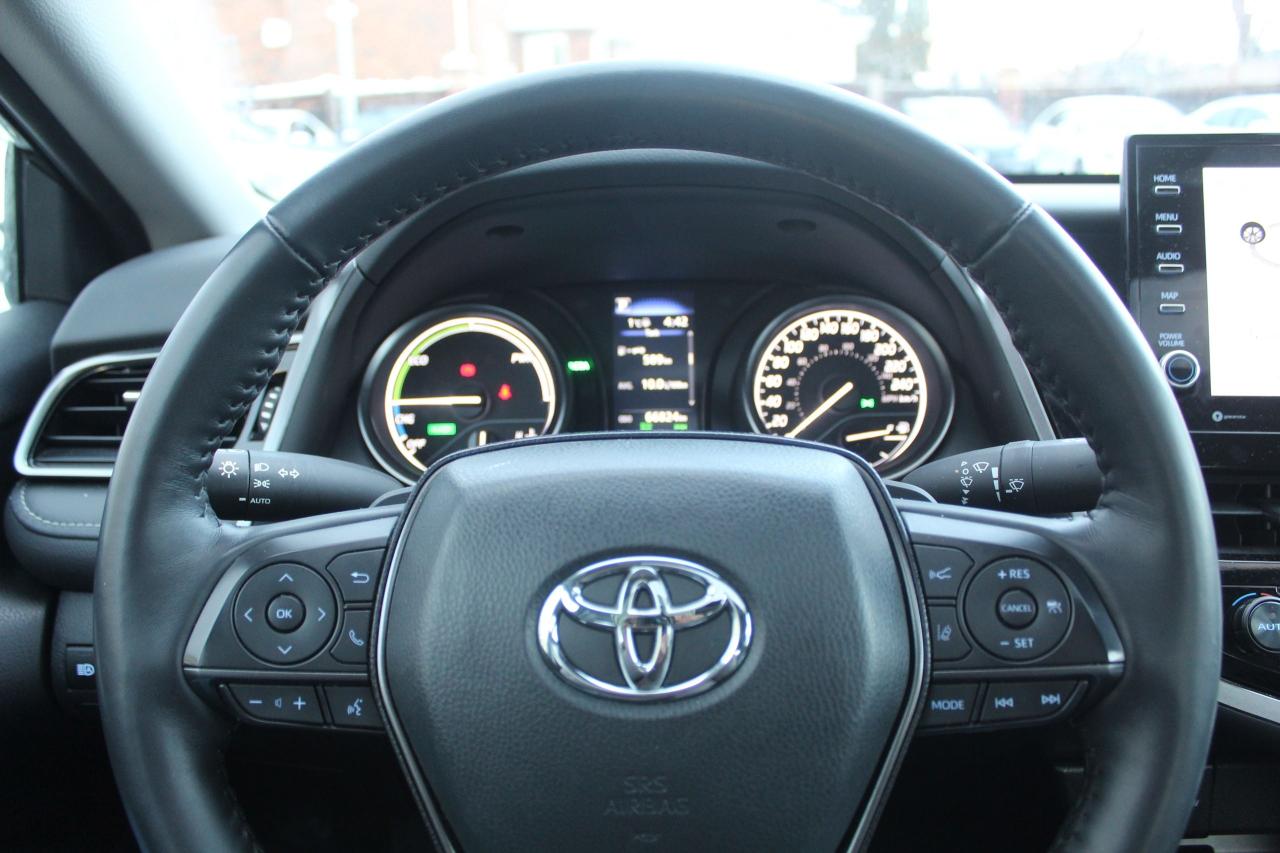 2024 Toyota Camry HYBRID SE Photo