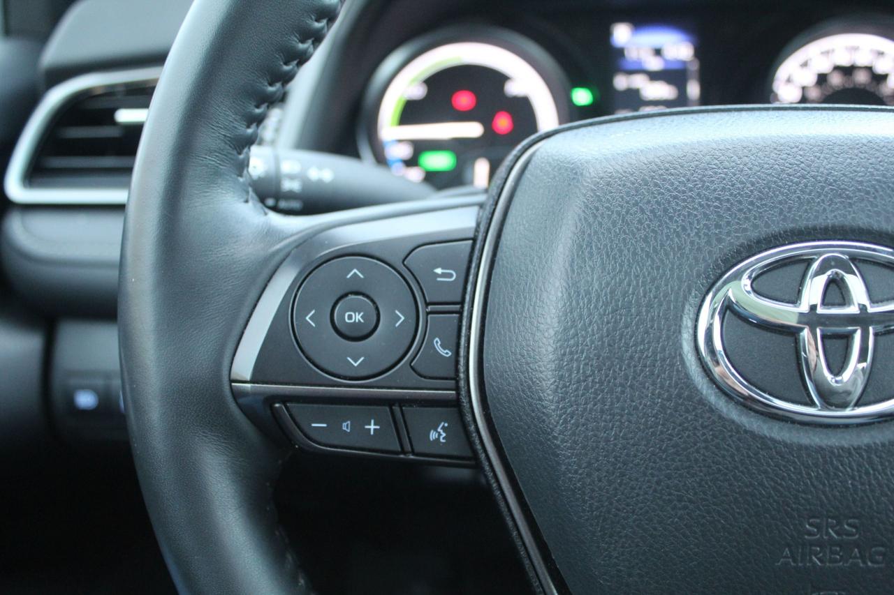 2024 Toyota Camry HYBRID SE Photo