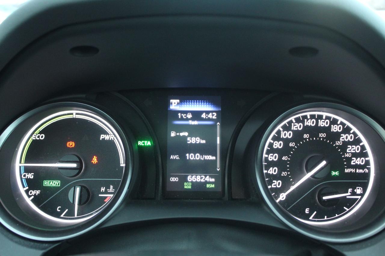 2024 Toyota Camry HYBRID SE Photo