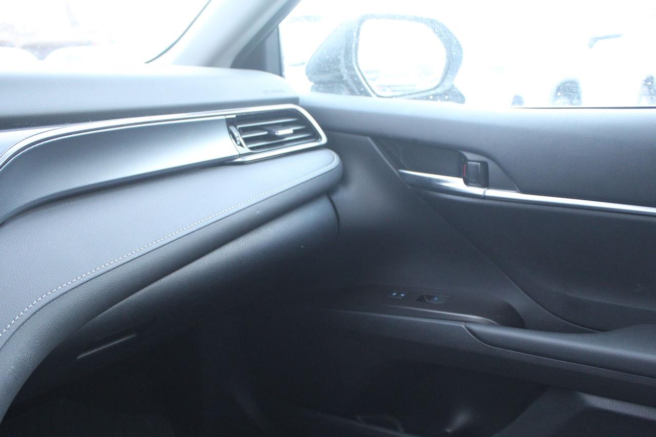 2024 Toyota Camry HYBRID SE Photo