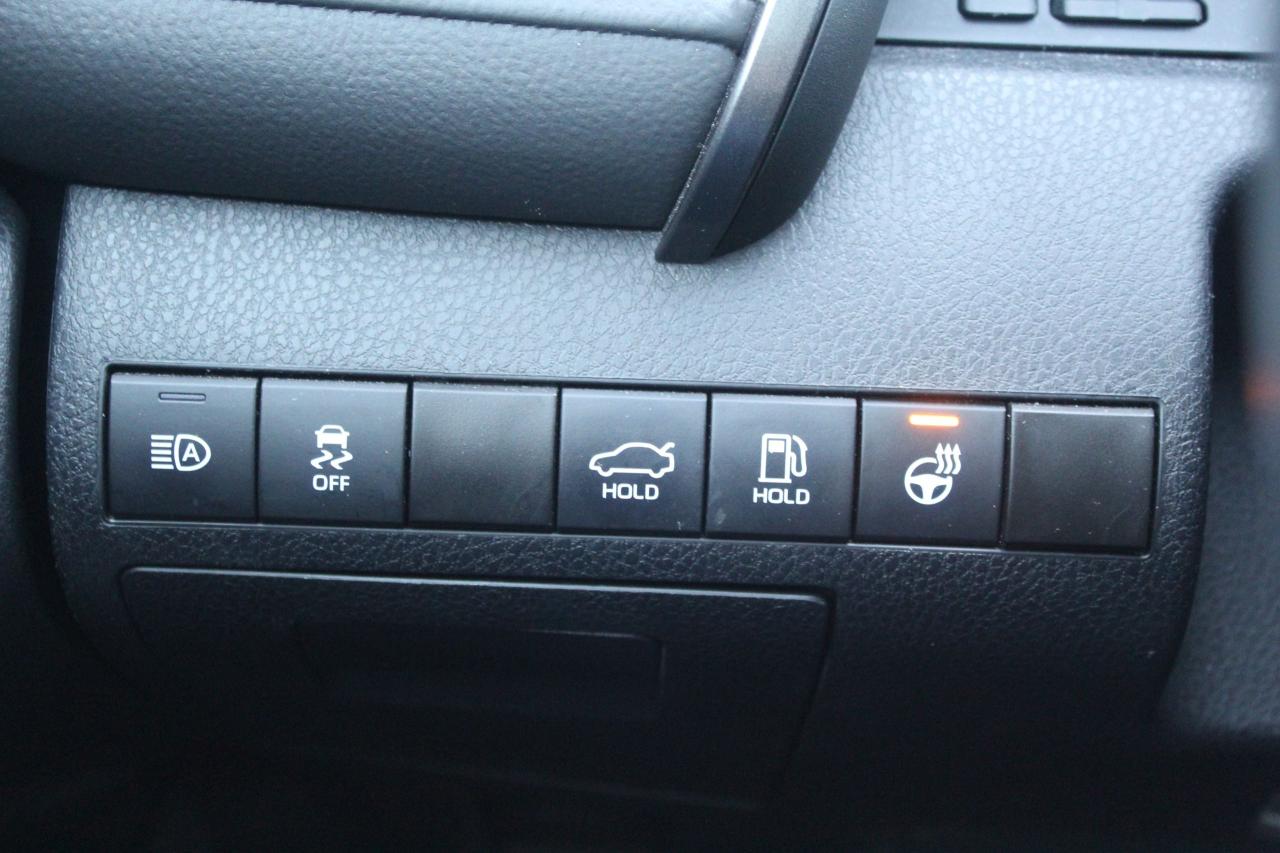 2024 Toyota Camry HYBRID SE Photo