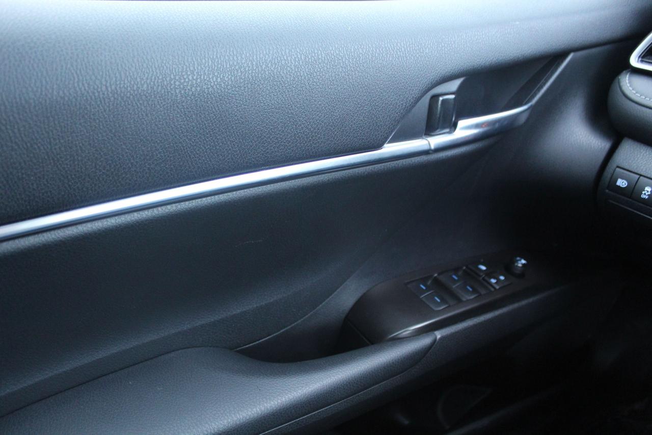 2024 Toyota Camry HYBRID SE Photo