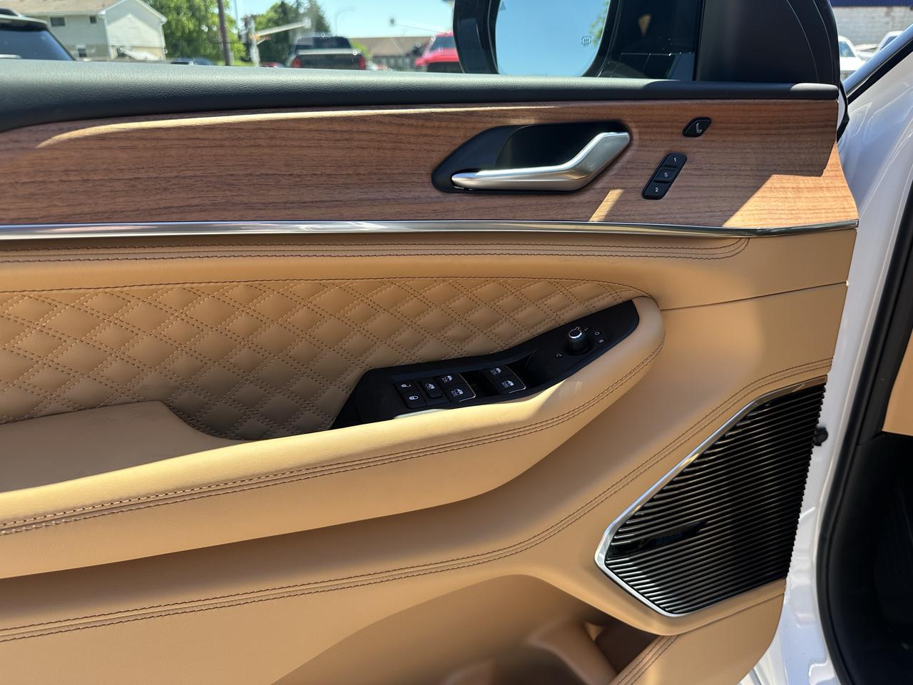 2026 Jeep Grand Cherokee Summit Photo