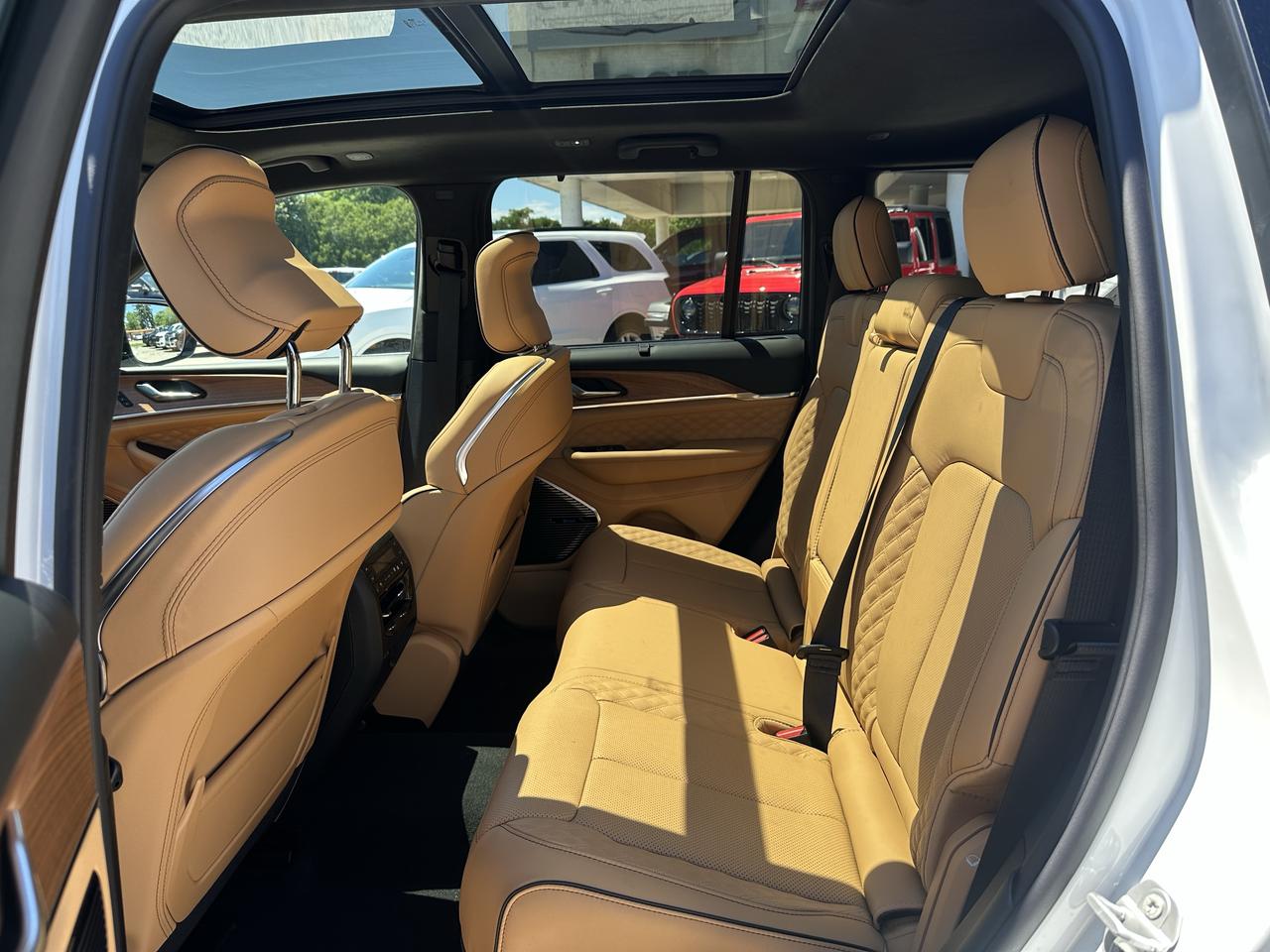 2026 Jeep Grand Cherokee Summit Photo