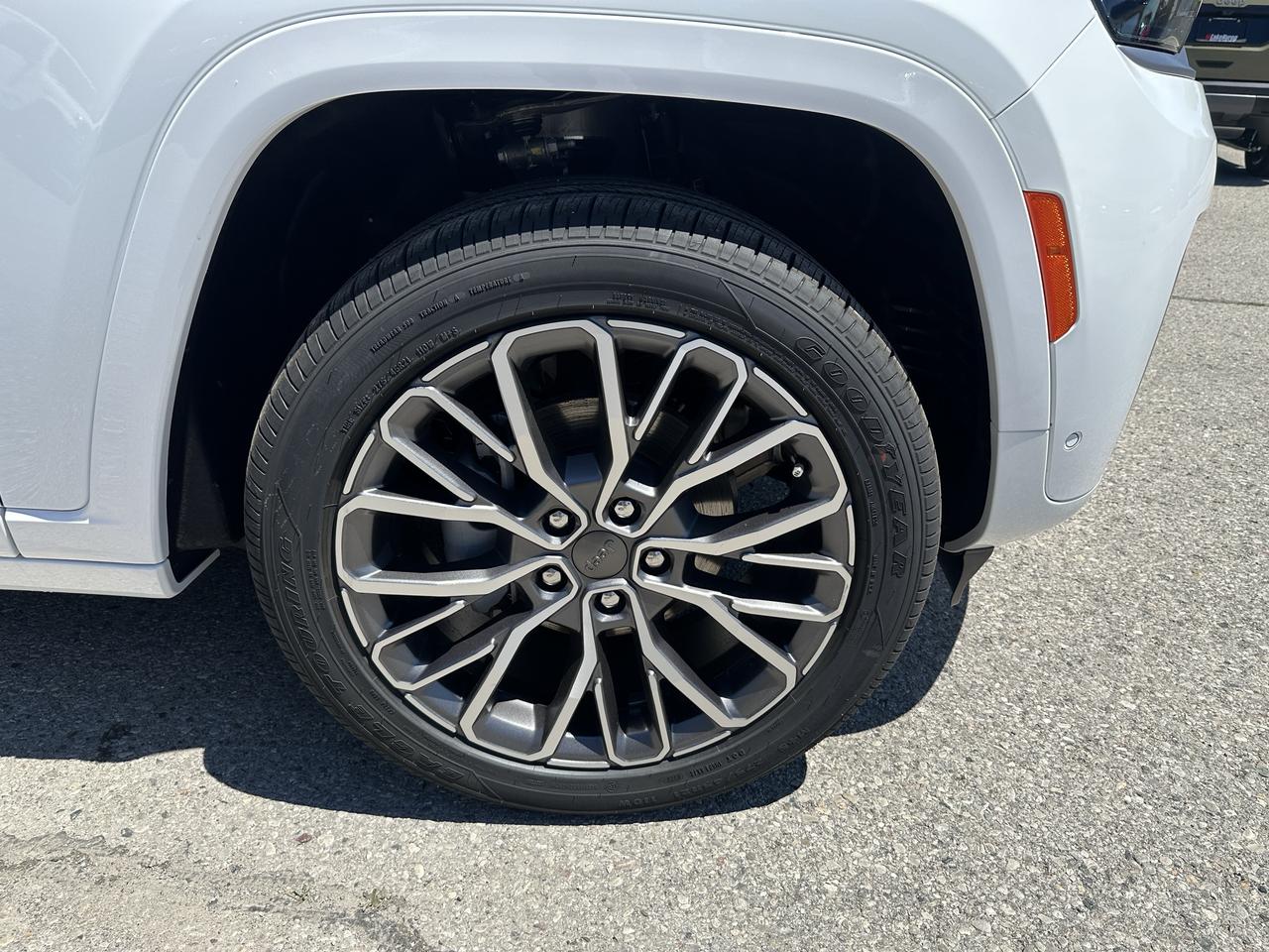 2026 Jeep Grand Cherokee Summit Photo