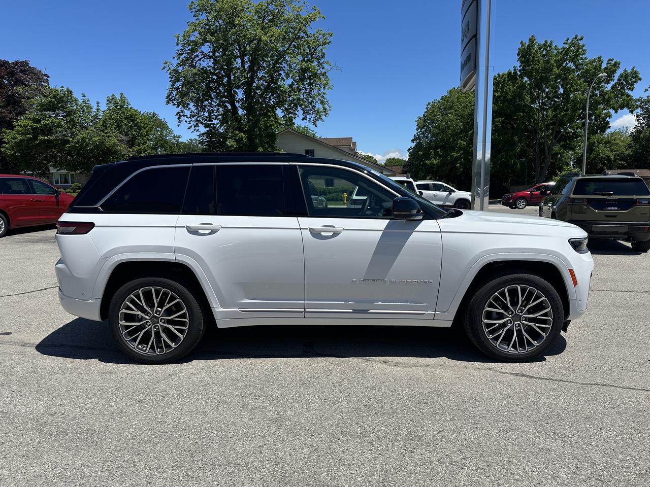2026 Jeep Grand Cherokee Summit Photo