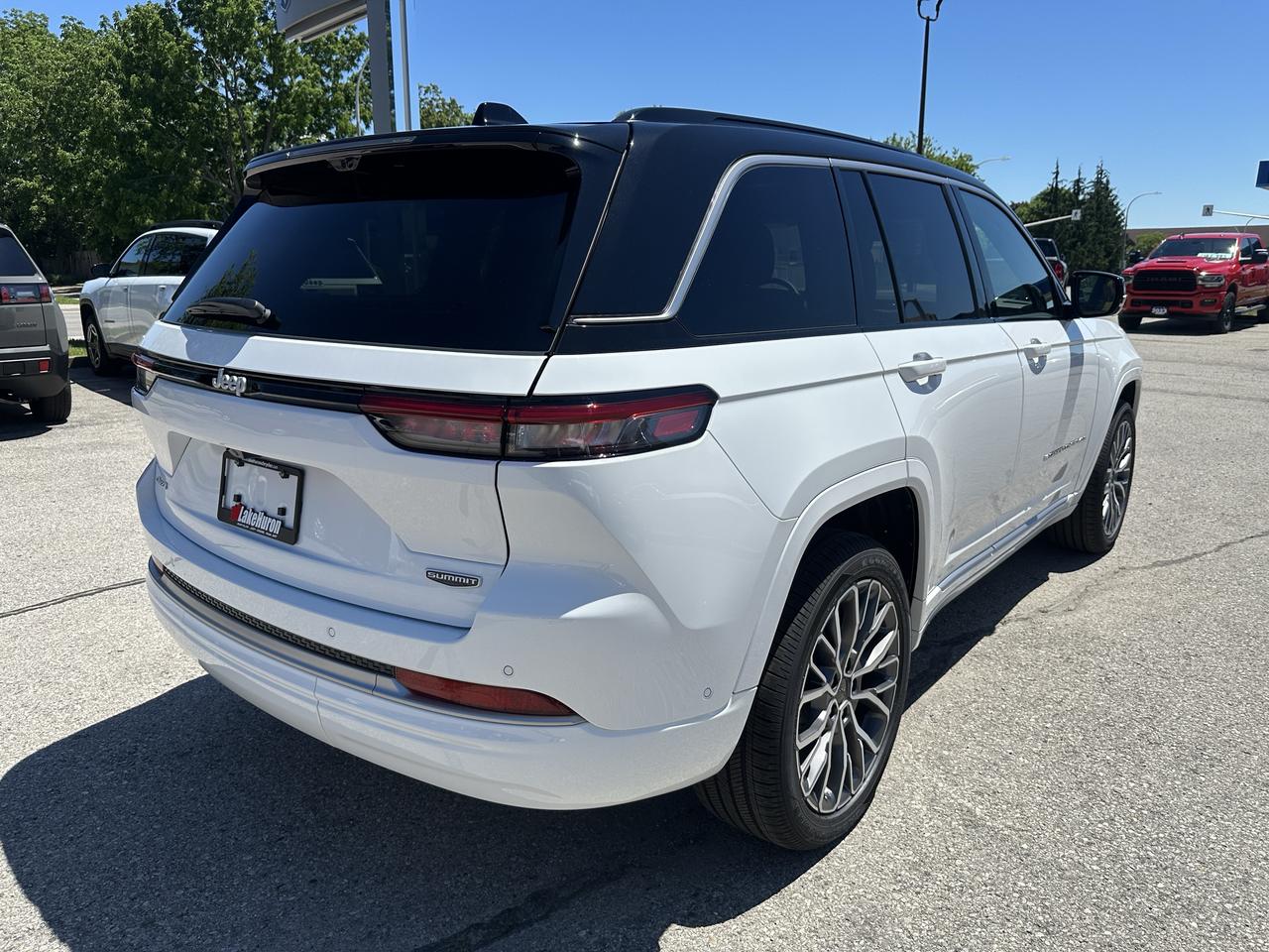2026 Jeep Grand Cherokee Summit Photo
