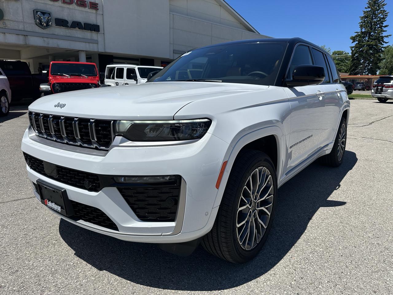 2026 Jeep Grand Cherokee Summit Photo2
