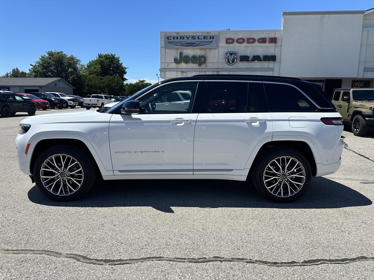 2026 Jeep Grand Cherokee Summit Photo