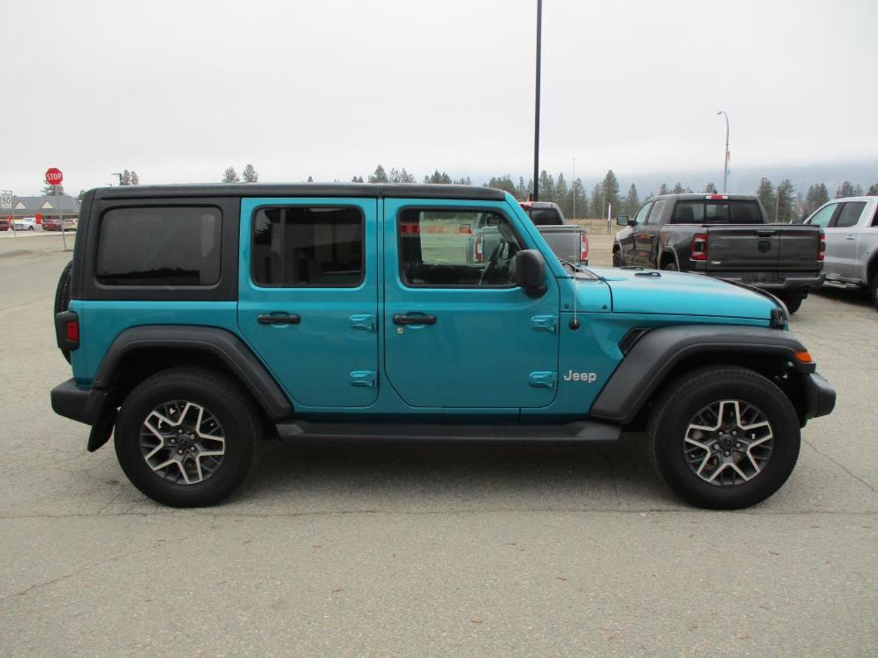 2020 Jeep Wrangler UNLIMITED SPORT 4x4 - Photo #4