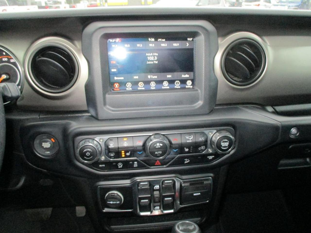 2020 Jeep Wrangler UNLIMITED SPORT 4x4 - Photo #18