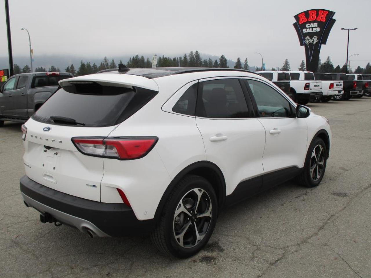 2020 Ford Escape Titanium AWD Photo4