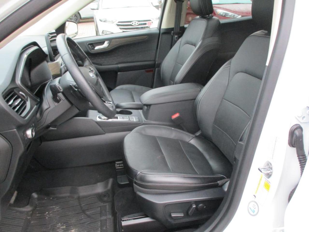 2020 Ford Escape Titanium AWD Photo