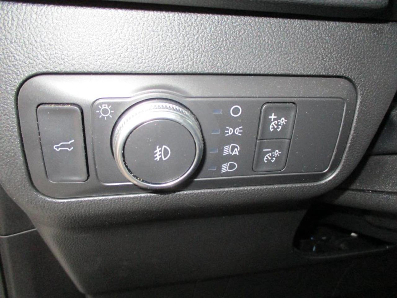 2020 Ford Escape Titanium AWD - Photo #10