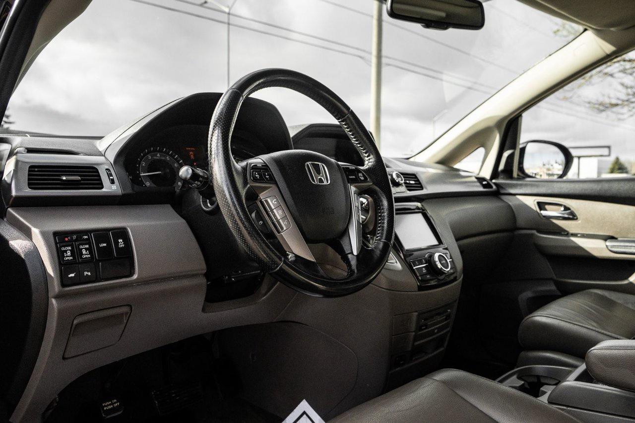 2017 Honda Odyssey Touring Photo