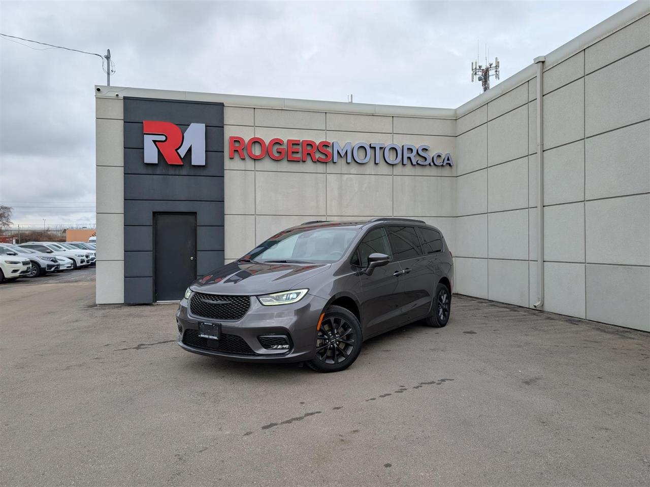 <p>Limited Time Offer: Financing at 6.99% / 6 Months Payment Deferral / $0 Down Payment / Private Viewings Available / Appointments Preferred / Online Purchase and FREE Delivery Available / Curbside Pick Up Available<br/><br/><br/>NAVIGATION / LEATHER / DVD / BLINDSPOT ASSIST / ADAPTIVE CRUISE CONTROL / FRONT COLLISION WARNING / REVERSE CAMERA / LANE ASSIST / BLUETOOTH / HEATED AND COOLING SEATS / HEATED STEERING /  REMOTE STARTER / POWER SLIDING DOORS / SMART KEY / More ... <br/><br/><br/><br/>While walk-ins are welcome, we encourage scheduling appointments for a smoother and more personalized experience.<br/><br/><br/>This 2021 Chrysler Pacifica is equipped with luxury features including Navigation, Leather Interior, Power Windows, Power Locks, Heated Seats, Bluetooth Connectivity, Premium Sound System, and much more. Meticulously maintained, both the exterior and interior are in great condition. Prices are subject to taxes, certification, and licensing. Trade-ins are welcomed.<br/><br/><br/>Financing Available For All Credit Types Starting at 6.99% O.A.C. Up To 6 Months Payment Deferral Available. Our financing options cater to individuals with good, bad, or no credit history. Additionally, we offer up to 6 months with no payments and completely open loans with no early repayment fees. Our streamlined credit application process ensures quick approvals. Same-day delivery options are also accessible.<br/><br/><br/>Our state-of-the-art 10,000 square foot auto service center is staffed with licensed mechanics and is open to the public. From routine maintenance like oil changes and brake services to major repairs such as engine replacements, our service center caters to all automotive needs. Loaner vehicles are available for extended service requirements.<br/><br/><br/>We are Oakvilles premier destination for rust proofing services. Schedule an appointment to protect your vehicle from corrosion.<br/><br/><br/>Experience Excellence at Rogers Motors. Rogers Motors proudly stands as Oakvilles largest used car dealership, renowned for providing top-quality used vehicles including cars, trucks, SUVs, and minivans. Family-owned and operated since 2004, with over 10,000 vehicles sold, we are committed to delivering exceptional service.<br/><br/><br/>At Rogers Motors, we prioritize customer satisfaction above all else. With a focus on love, honesty, integrity, and transparency, we strive to ensure that every guest leaves our dealership happier than when they arrived. With an average rating of 4.9/5 from over 1000 online reviews, we invite you to experience car shopping and service the way it should be.<br/><br/><br/>Rogers Motors. Driving Happiness.<br/>Visit us online at www.rogersmotors.ca<br/></p>