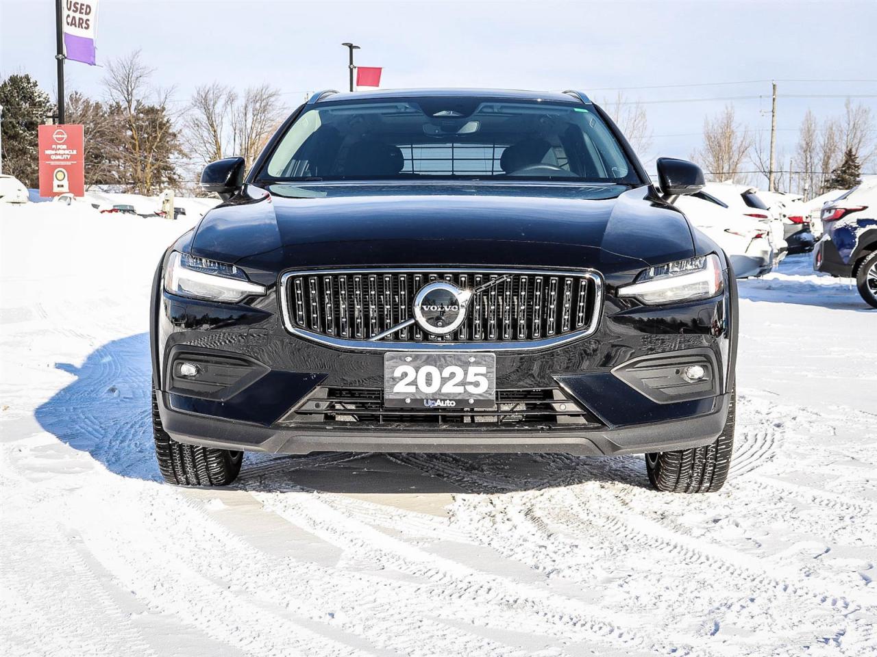 2025 Volvo V60 Plus Photo