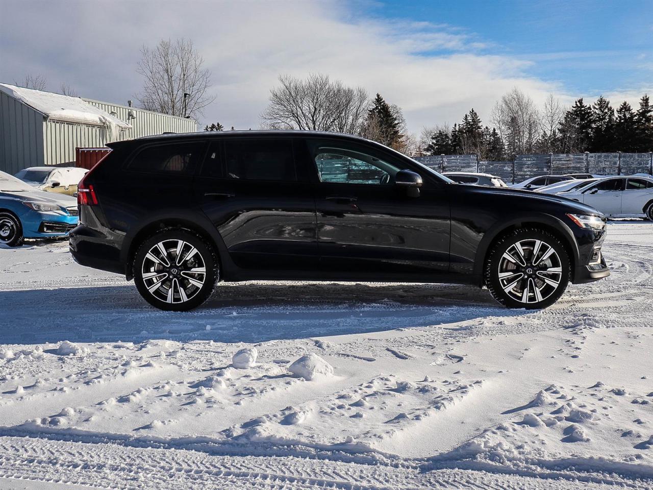 2025 Volvo V60 Plus Photo