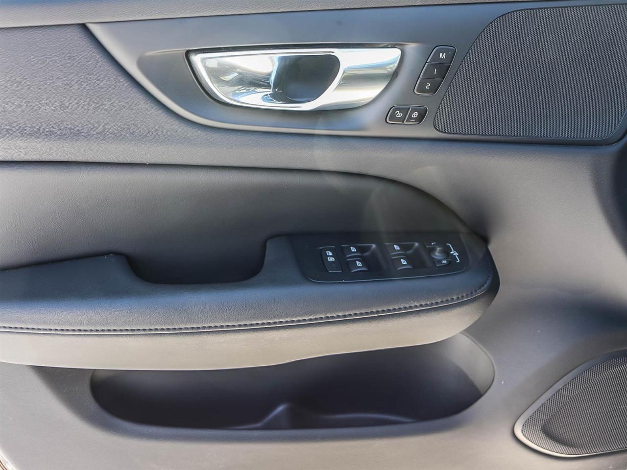 2025 Volvo V60 Plus Photo