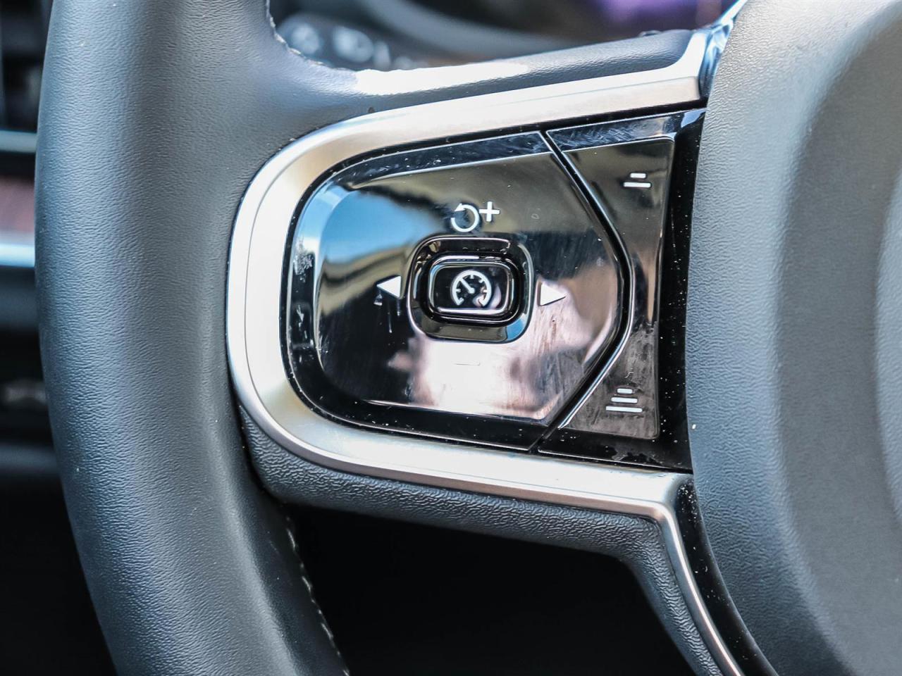 2025 Volvo V60 Plus Photo