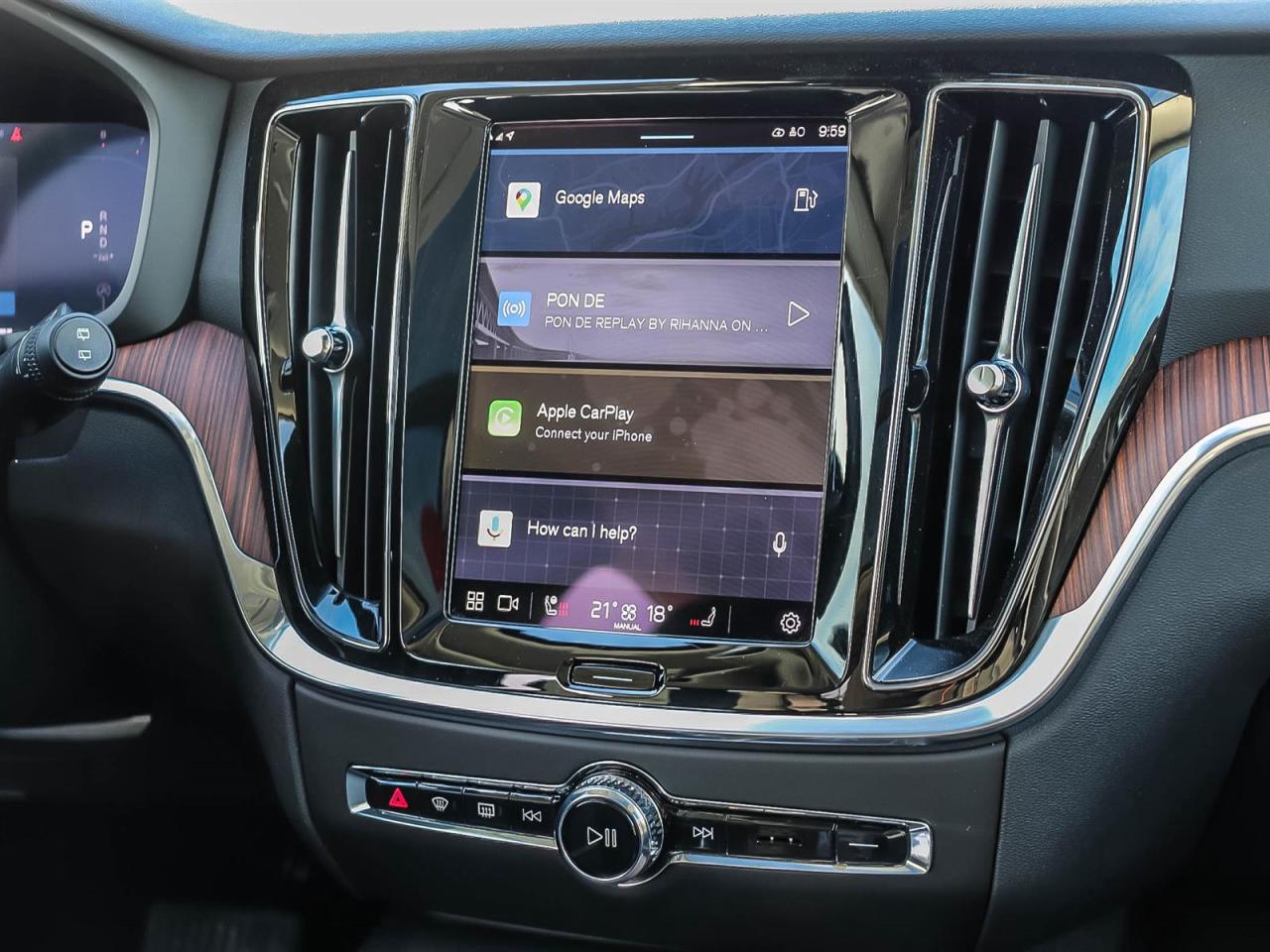 2025 Volvo V60 Plus Photo