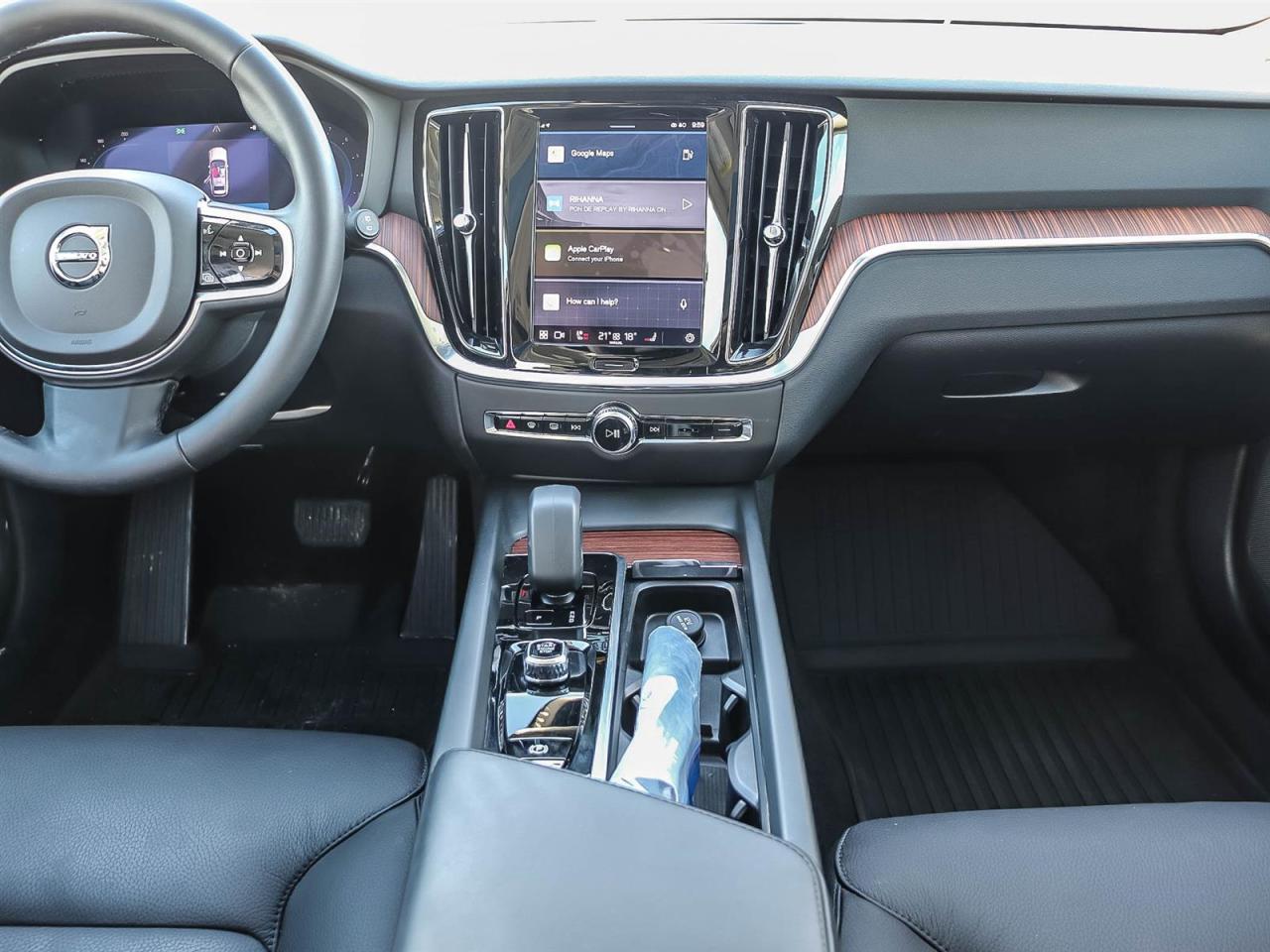 2025 Volvo V60 Plus Photo