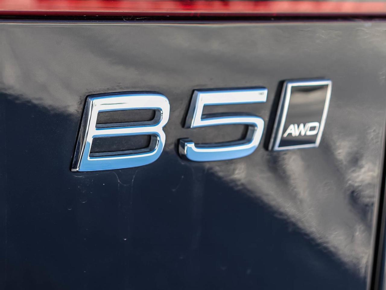 2025 Volvo V60 Plus Photo