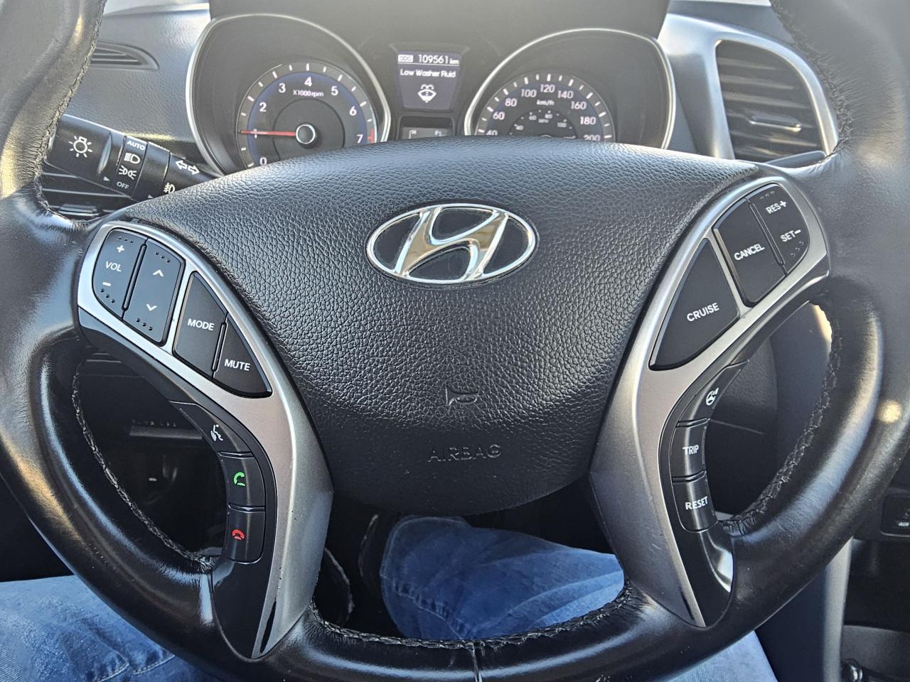 2013 Hyundai Elantra GT 5dr HB Auto SE w/Tech Pkg, AUTOMATIC,R ONLY 109KM Photo