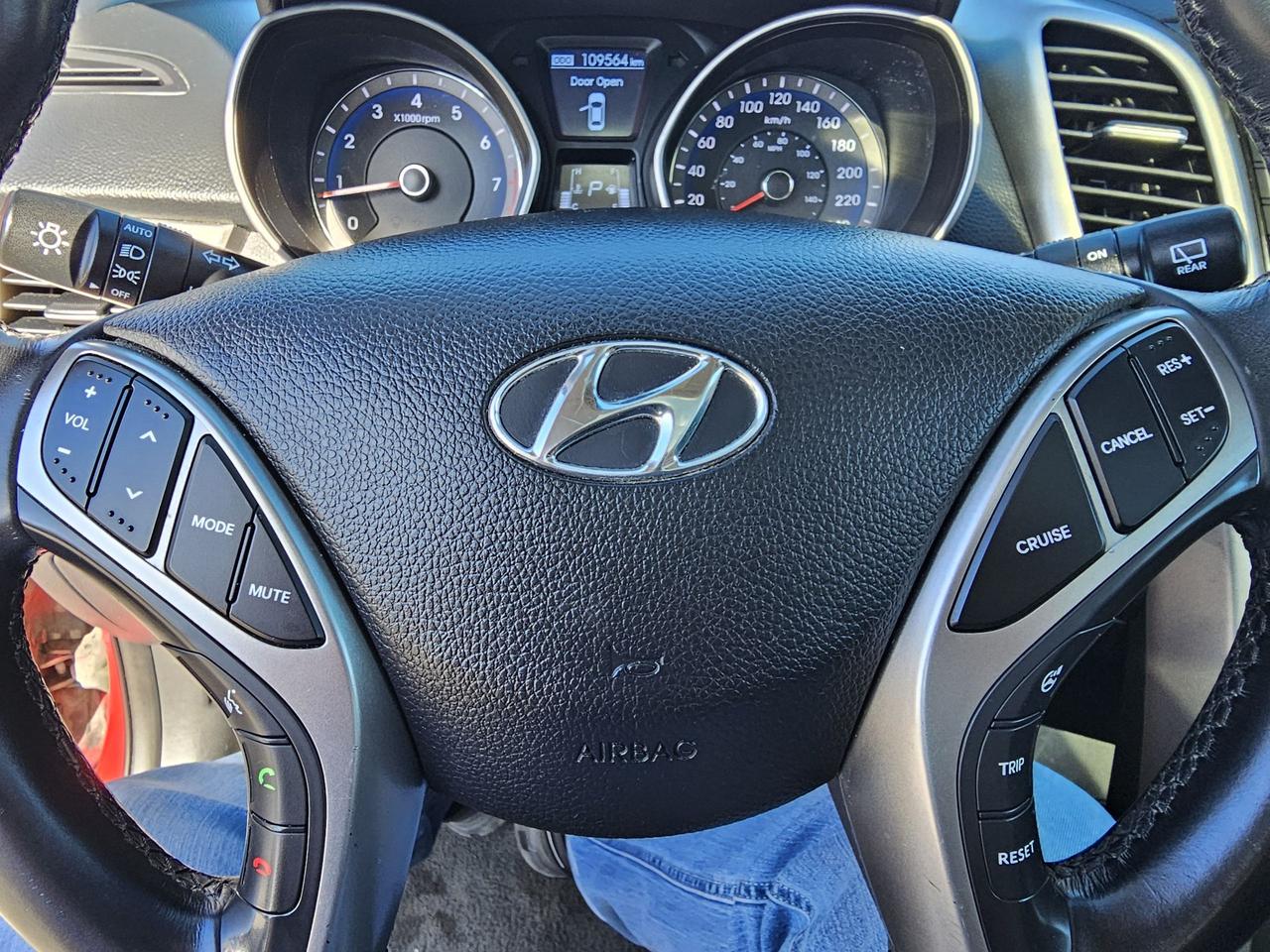 2013 Hyundai Elantra GT 5dr HB Auto SE w/Tech Pkg, Fully loaded, 109 km Photo