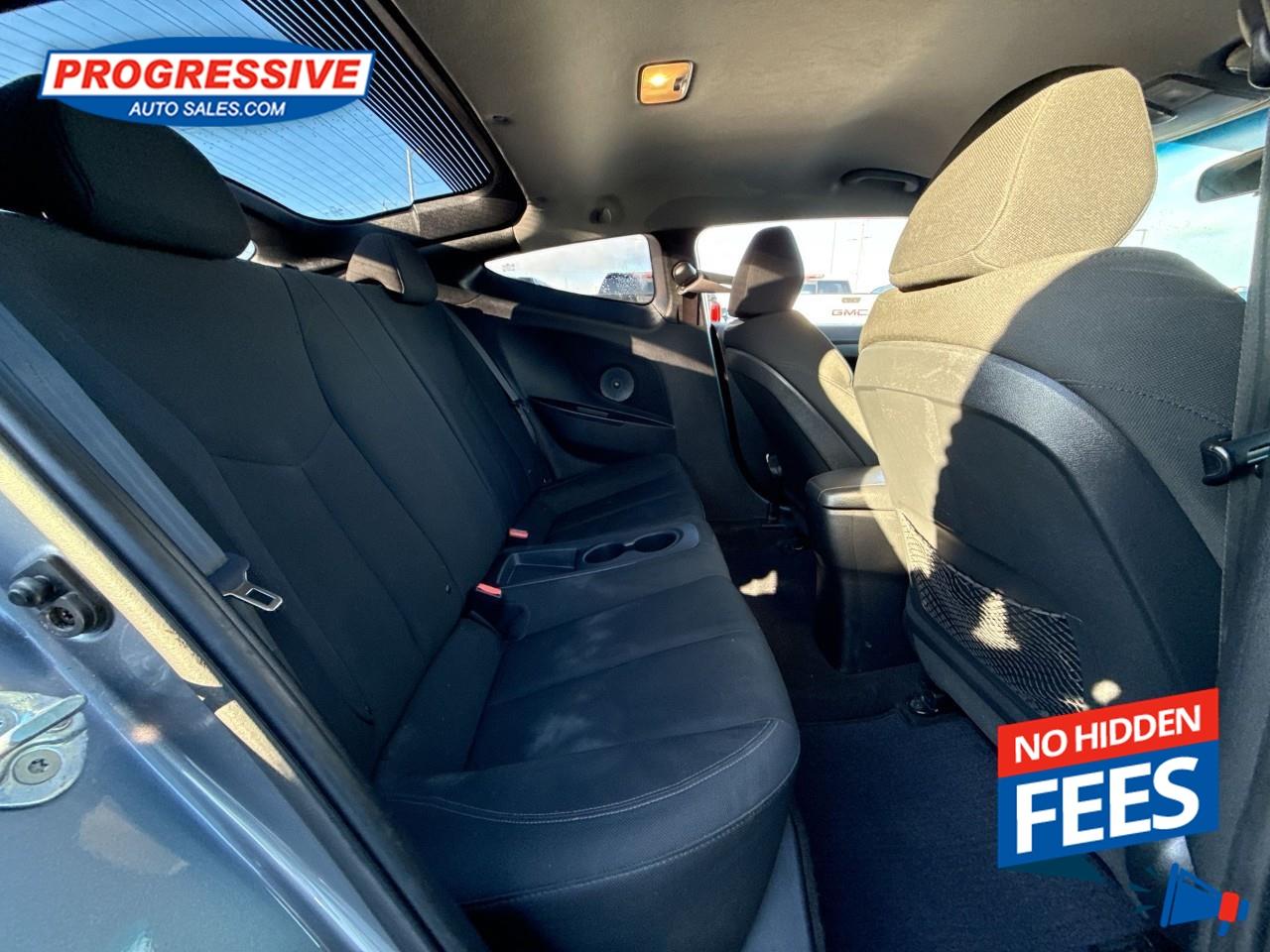 2016 Hyundai Veloster SE Photo