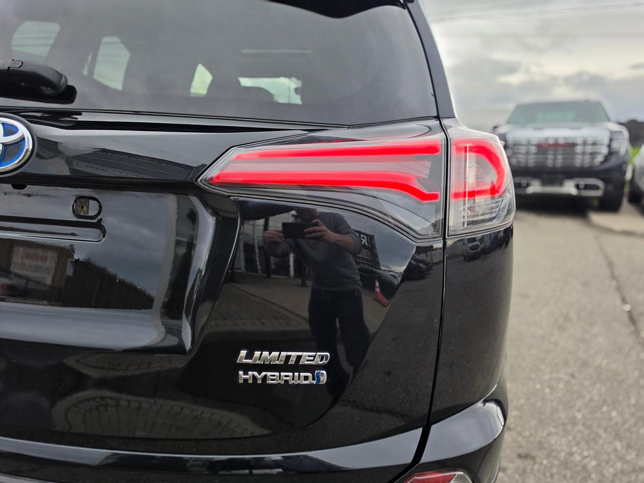 2018 Toyota RAV4 Hybrid Limited Photo