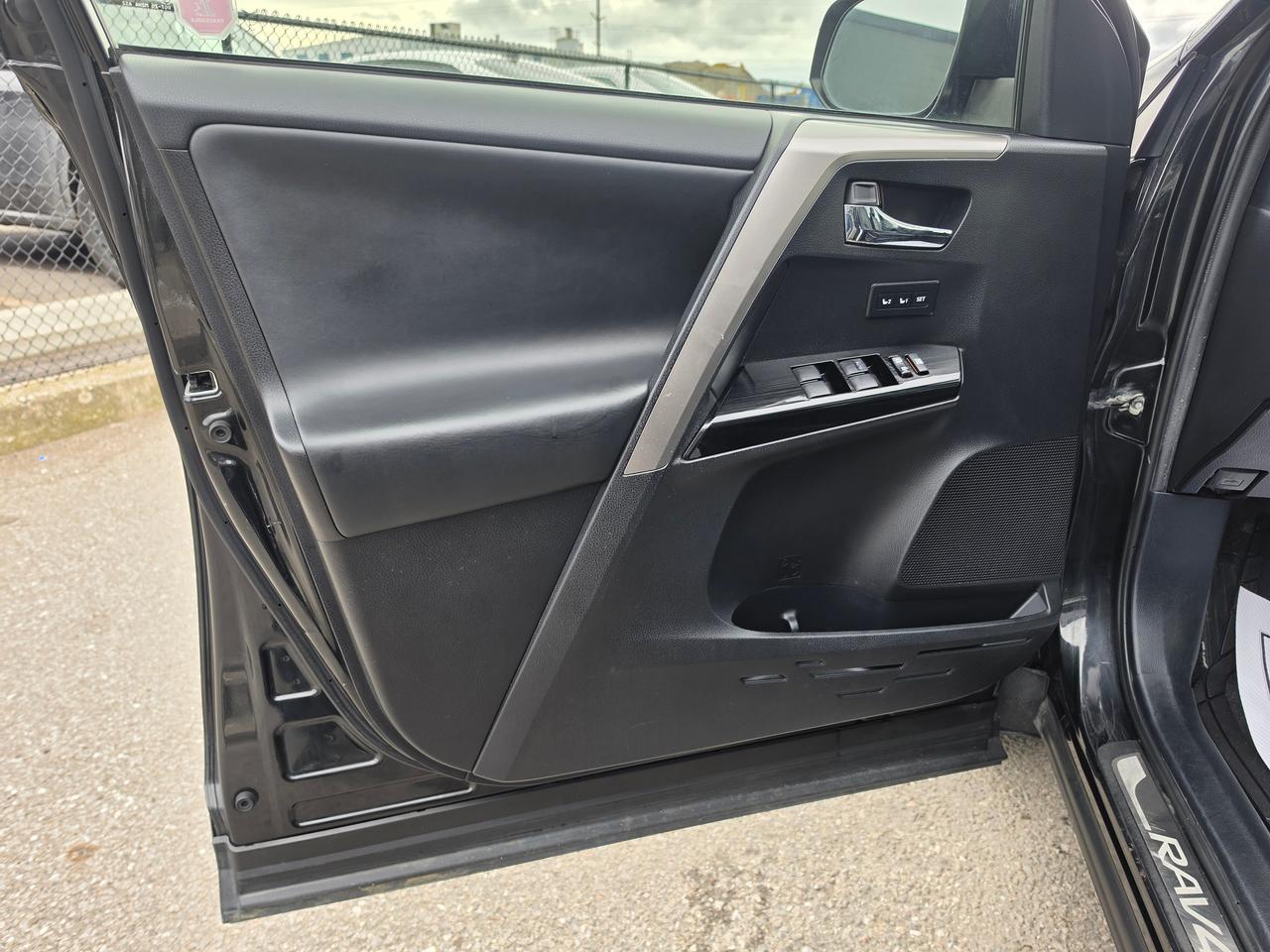 2018 Toyota RAV4 Hybrid Limited Photo