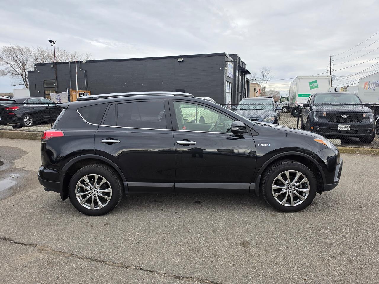 2018 Toyota RAV4 Hybrid Limited Photo2