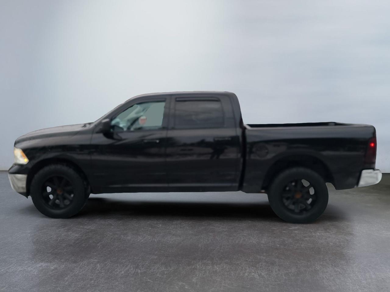 2019 RAM 1500 Classic SLT - Photo #2