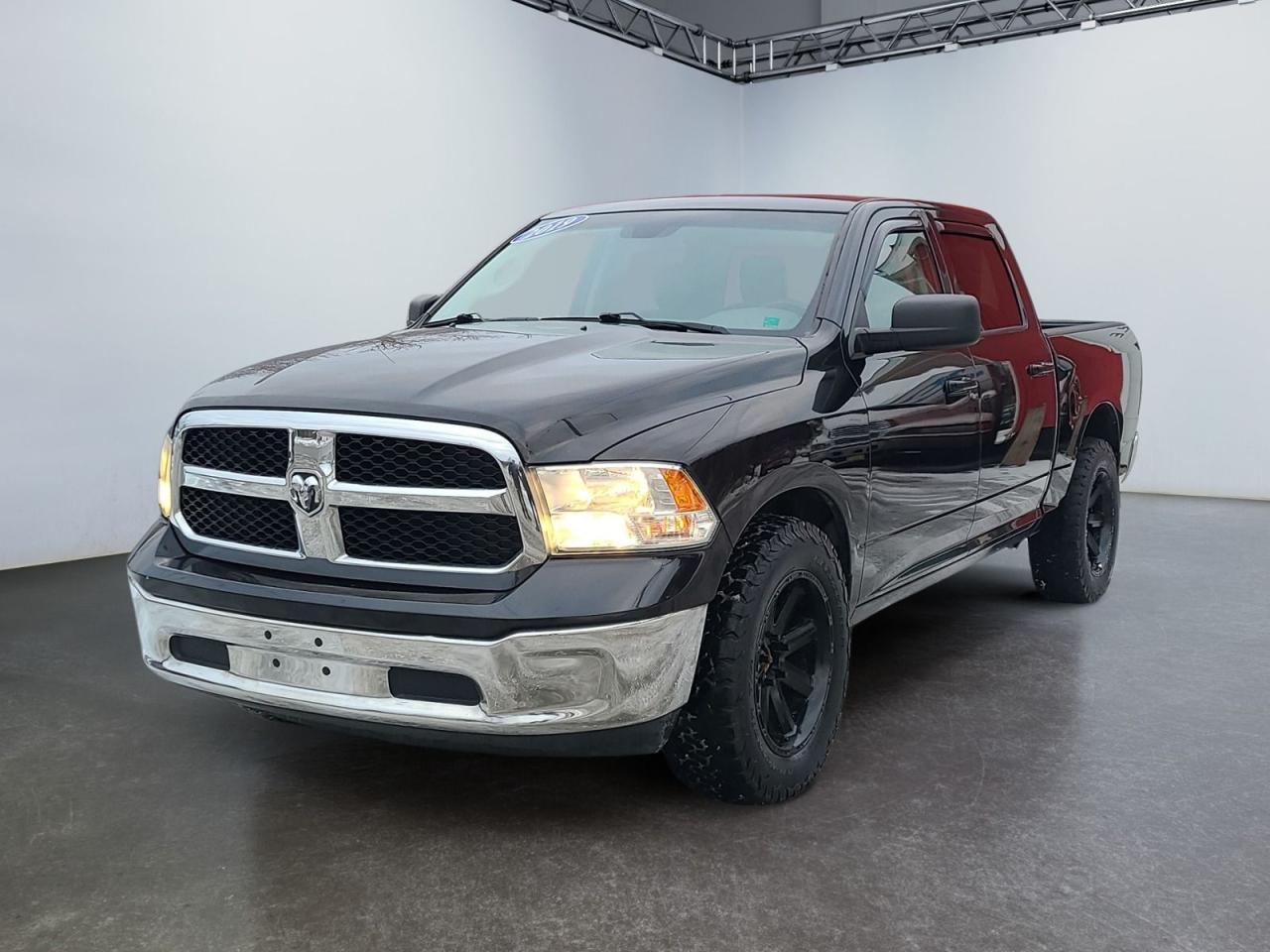 2019 RAM 1500 Classic SLT - Photo #4