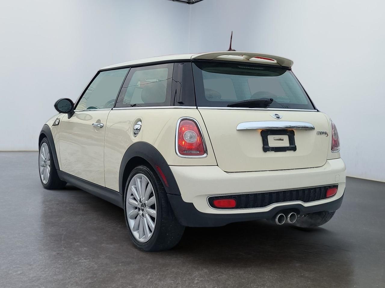 2010 MINI Cooper S - Photo #4