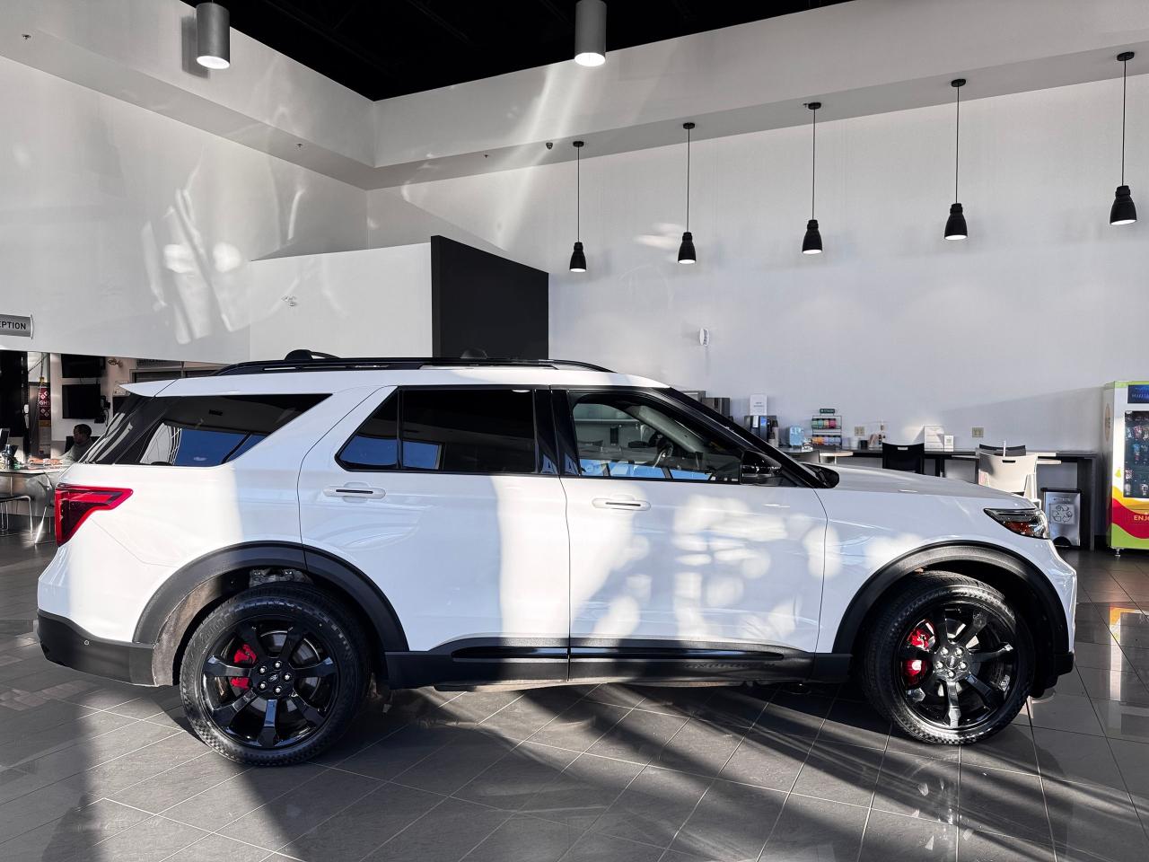 2020 Ford Explorer ST Photo1