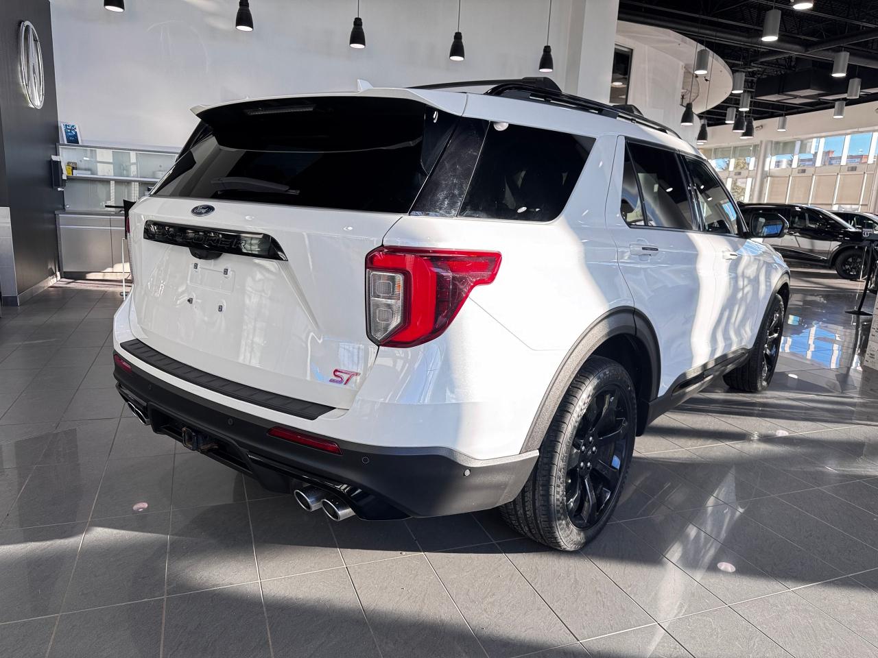 2020 Ford Explorer ST Photo2