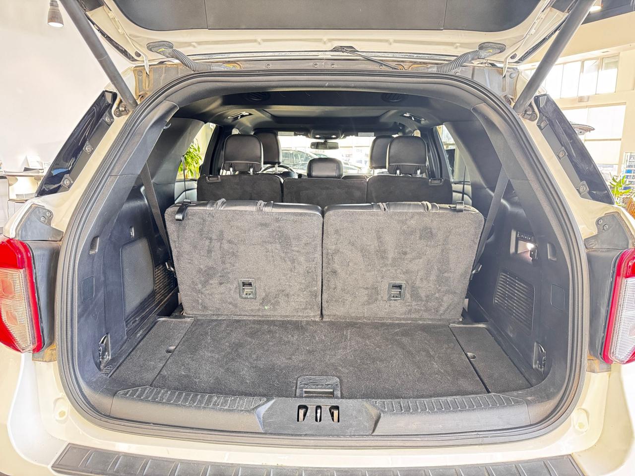 2020 Ford Explorer ST Photo4