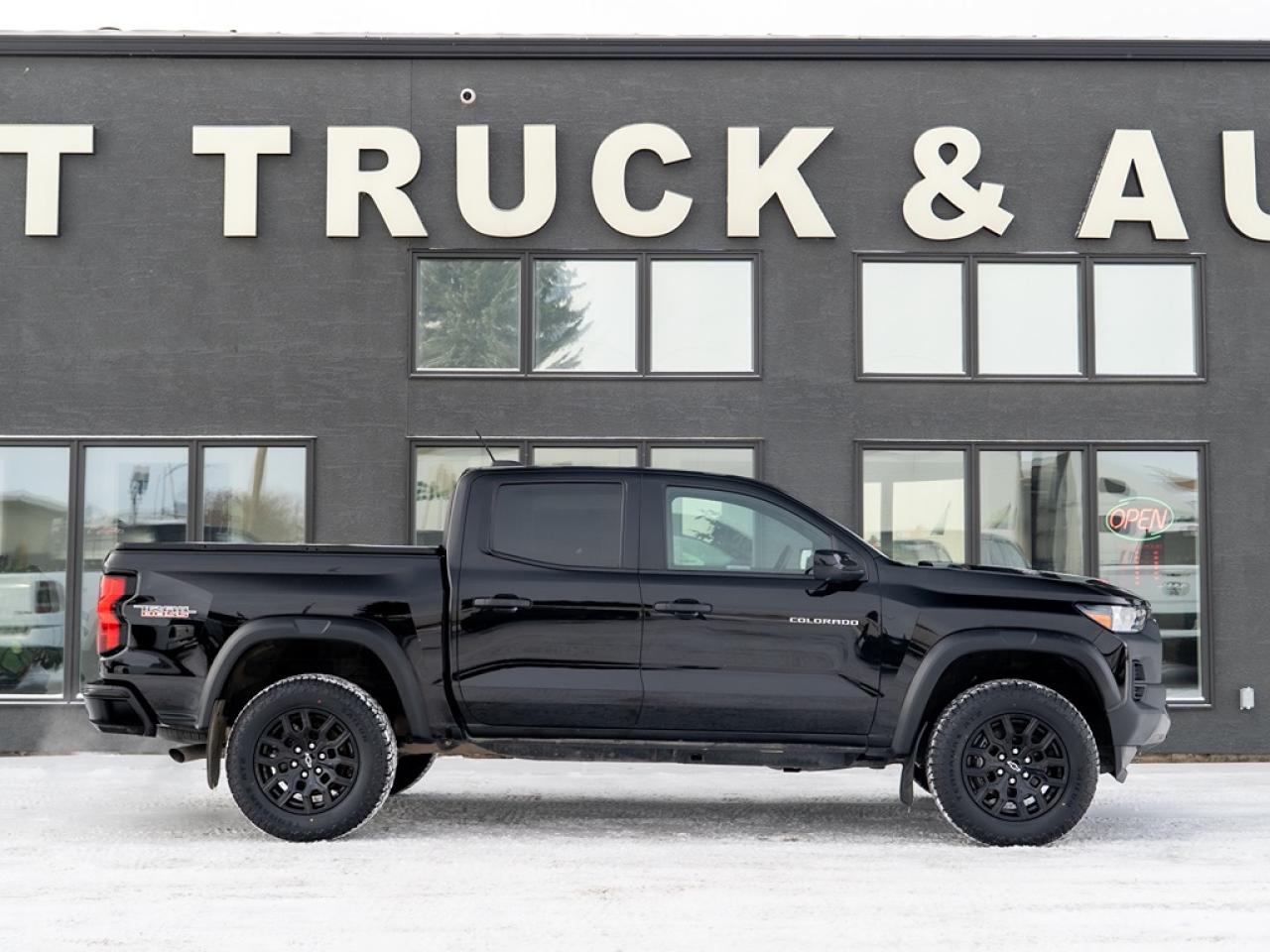 2023 Chevrolet Colorado 4WD Crew Cab Trail Boss Photo4