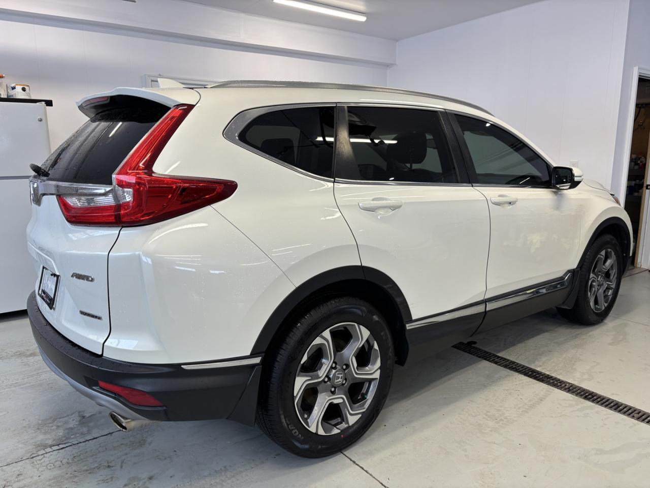 2018 Honda CR-V Touring Photo