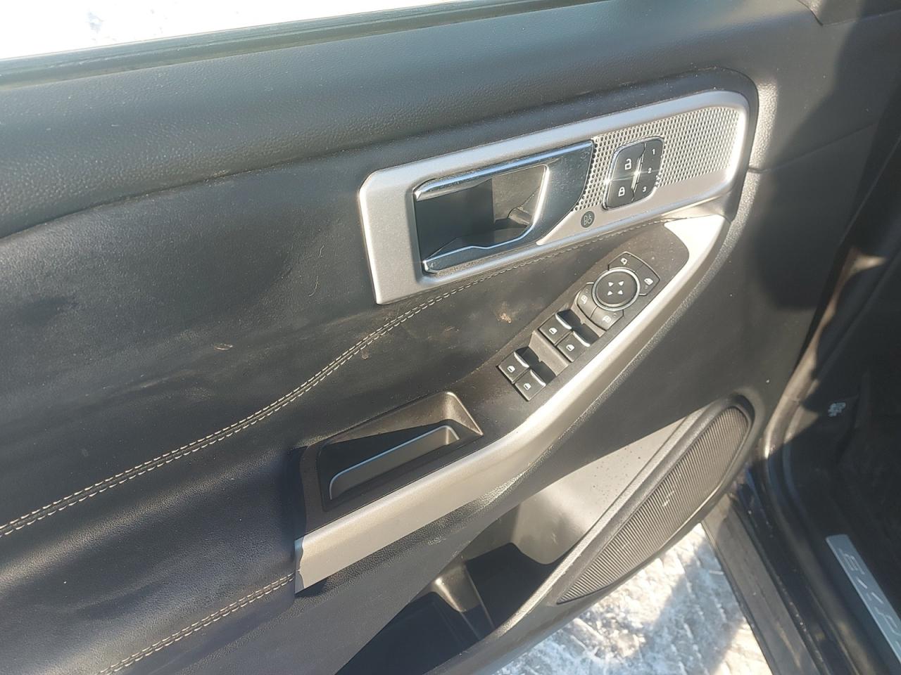 2021 Ford Explorer LIMITED Photo4