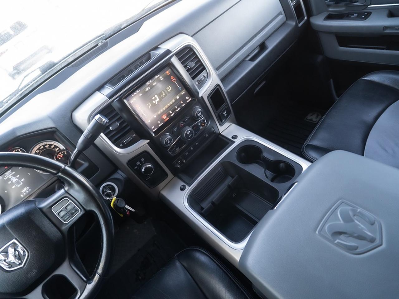 2018 RAM 2500 Outdoorsman 4x4 Crew Cab 6'4" Box Photo9