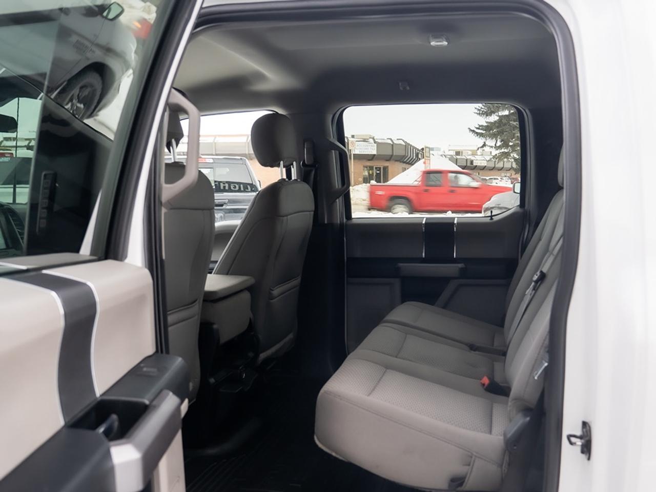 2020 Ford SUPER DUTY F-350 DRW XLT 4WD Crew Cab 8' Box Dually Photo18